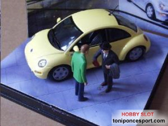 Volkswagen new beetle yelow 99 con figuras