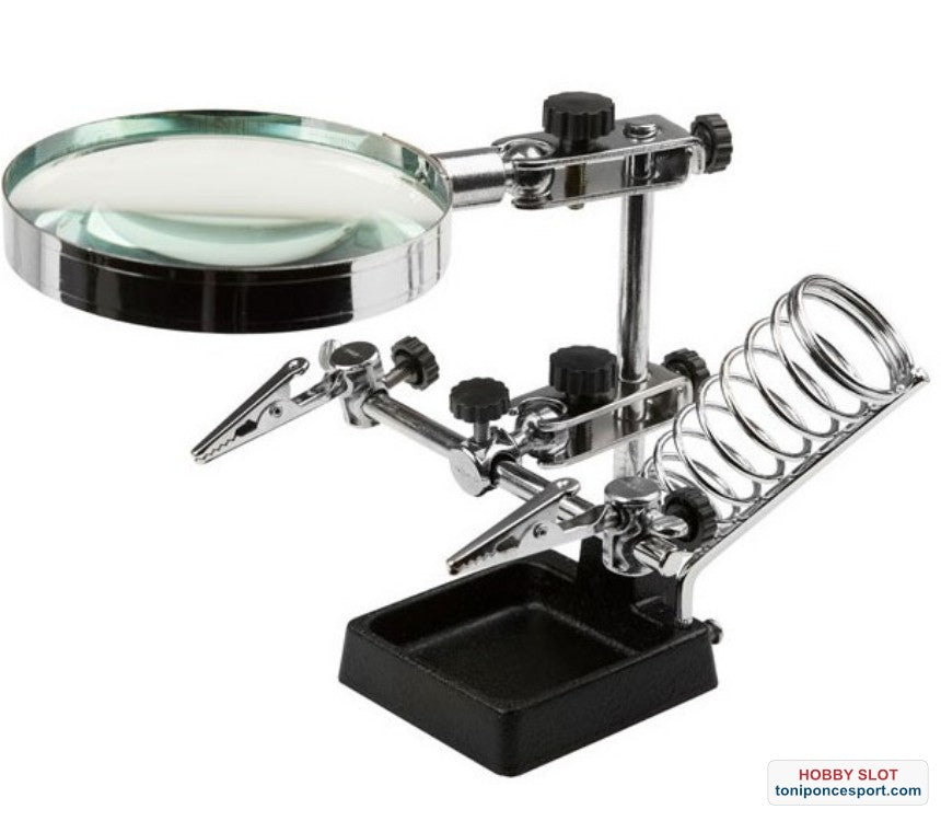 Robot Lupa para electrónica con soporte para soldador.