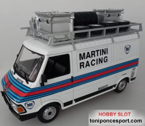 Fiat 242 Martini Rally team Assistance con material