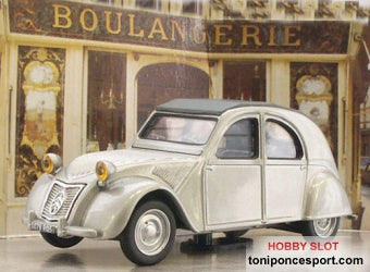Citroen 2 cv 1948 con figuras