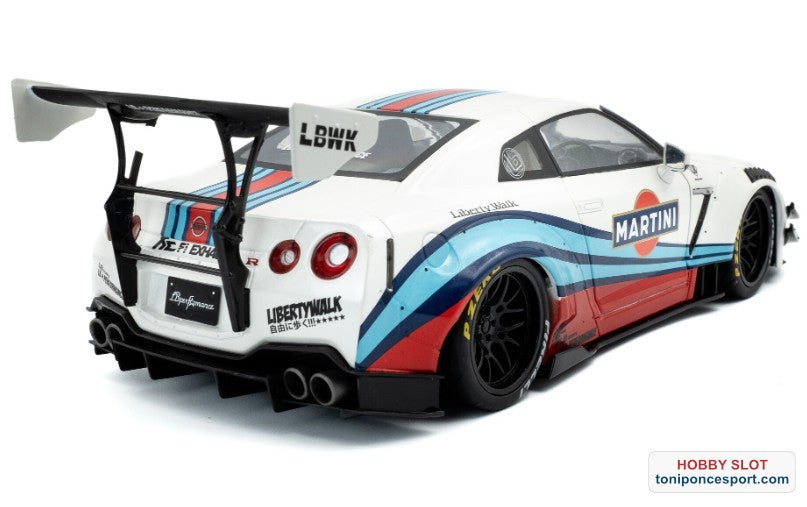 Nissan GT-R (R35) con kit de carrocería Liberty Walk 2.0 M 2024