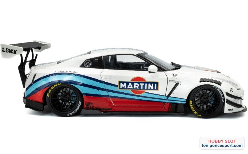 Nissan GT-R (R35) con kit de carrocería Liberty Walk 2.0 M 2024