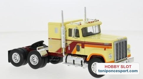 Camión Cabeza Tractora International Transtar 4300 1980 Beige Decorado.