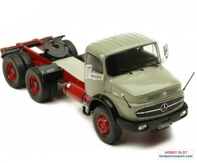 Mercedes LS 2624 1979 Gris